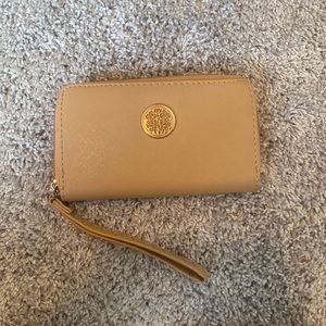 Tan zip around wallet